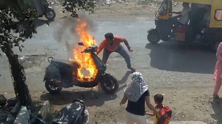 Ola Electric Scooter Catches Fire Outside Solapur School, Father and Young Daughter Have Narrow Escape
